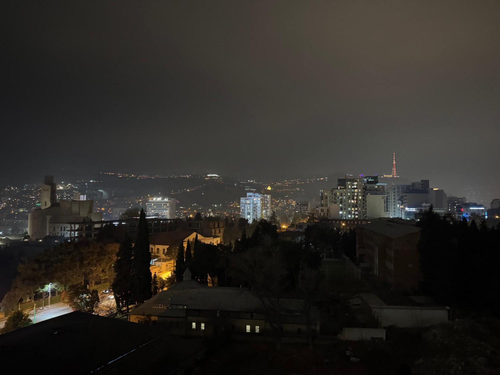 Tbilisi Hilton Apartment Eksteriør billede